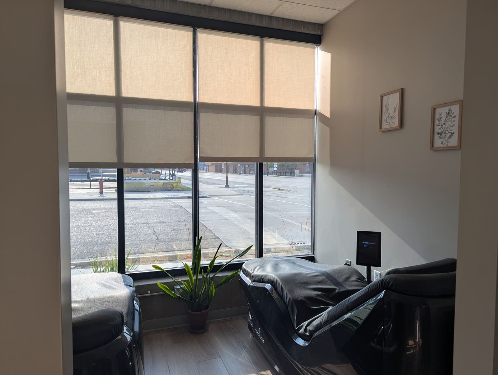 Relaxation lounge chairs by the window